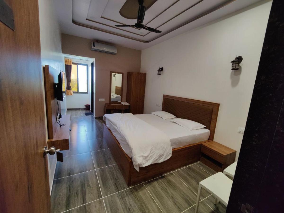 Hotel Nilkanth Navsari Zewnętrze zdjęcie
