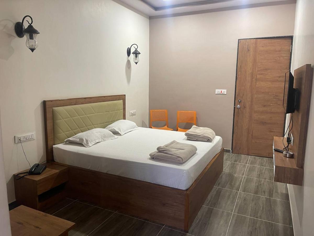 Hotel Nilkanth Navsari Zewnętrze zdjęcie