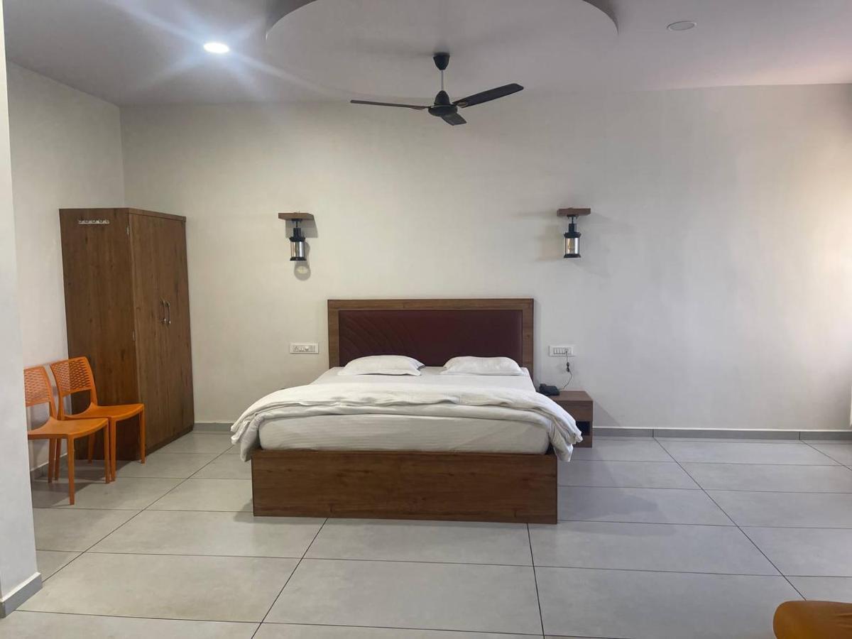 Hotel Nilkanth Navsari Zewnętrze zdjęcie