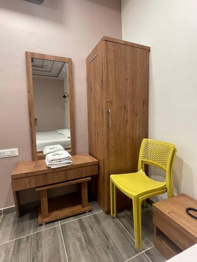 Hotel Nilkanth Navsari Zewnętrze zdjęcie