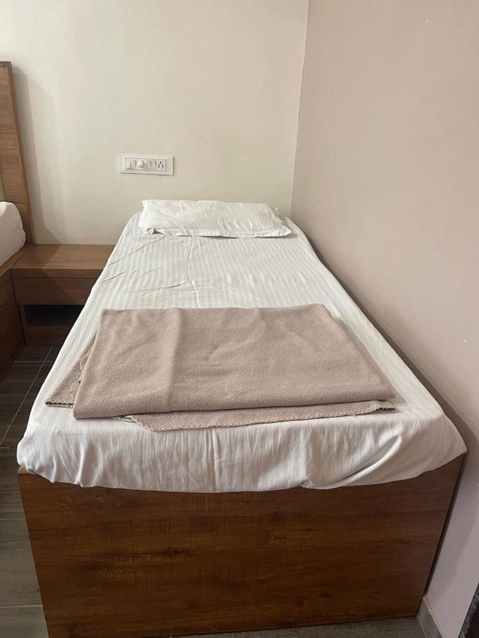 Hotel Nilkanth Navsari Zewnętrze zdjęcie