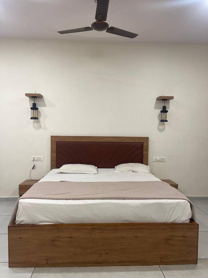 Hotel Nilkanth Navsari Zewnętrze zdjęcie